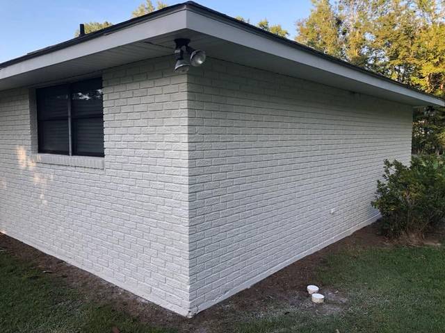 A white-painted brick corner with a floodlight